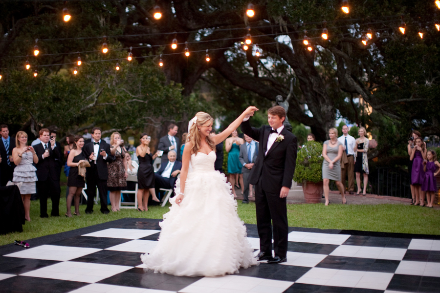Cool And Fun Wedding Ideas For Summer Everafterguide Backyard Wedding Decor Ideas Inspiration Outdoor Spring