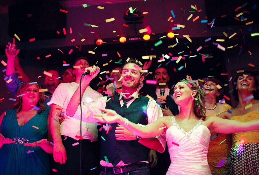 Plan A Wedding Tail Hour With These Entertainment Ideas 4 Jaw Dropping Moments For Your Wedding