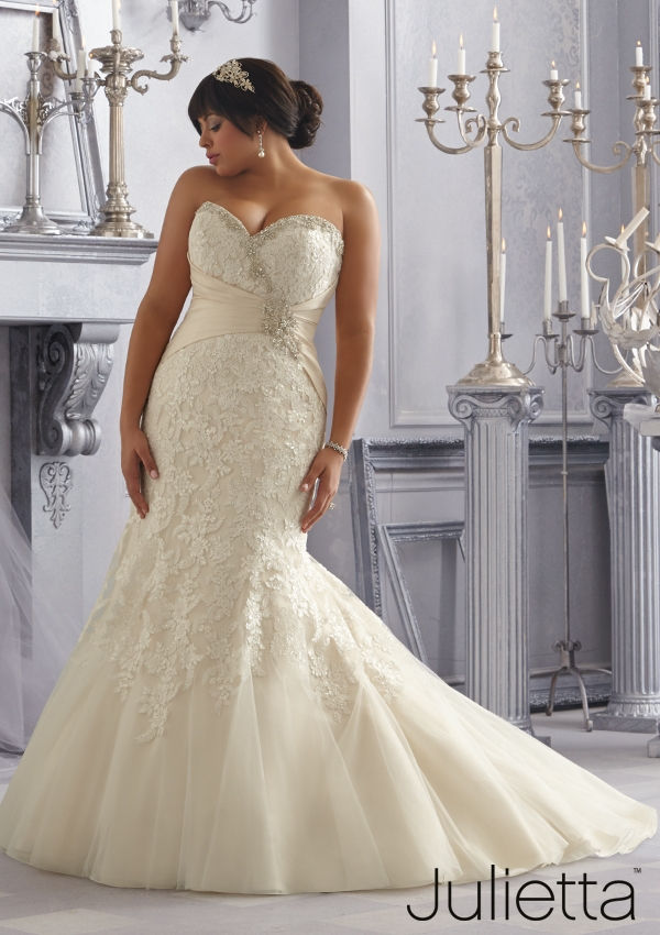 best wedding dresses for short curvy brides