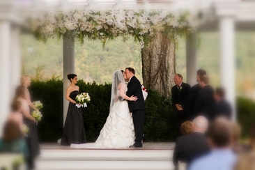 9 Nontraditional Songs To Walk Down The Aisle Don 39 T Make These Music Mistakes At Your Wedding